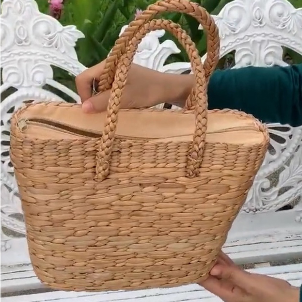 Handmade raffia Thai straw bag tote. New